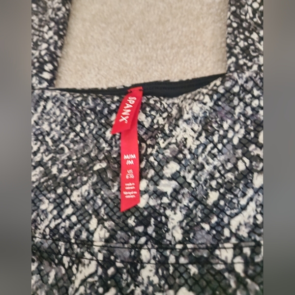 Spanx Faux Leather Snake Shine Legging  M - Picture 4 of 6